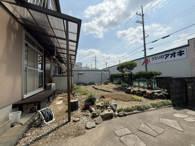 ゆとりある庭スペースがあり、家庭菜園やガーデニングなどをお楽しみいただけます。