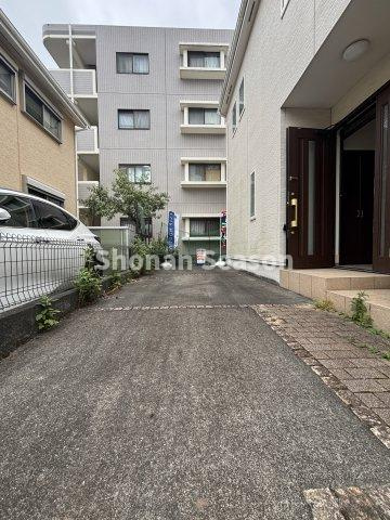 家族複数台所有でも安心、お車はゆとりの2台駐車が可能です♪