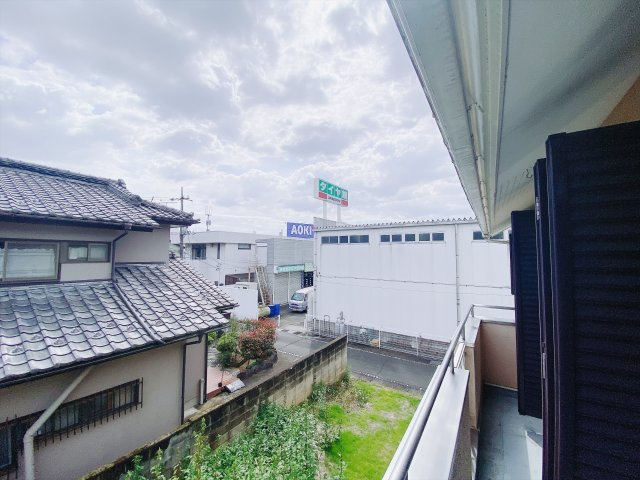■バルコニー｜あたたかな陽のひかりを浴びることのできるバルコニー。お洗濯物やお布団を干せば、家族みんなが気持ちよく暮らすことができます(*^^*)