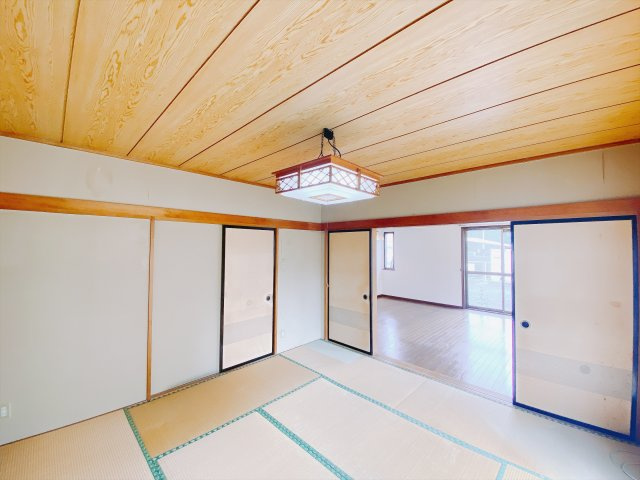 ■1階和室｜和室を書斎にしたり、冬にはコタツを敷いて家族みんなで年越しをするのもいいですね。家族みんなのお気に入りの空間になります♪