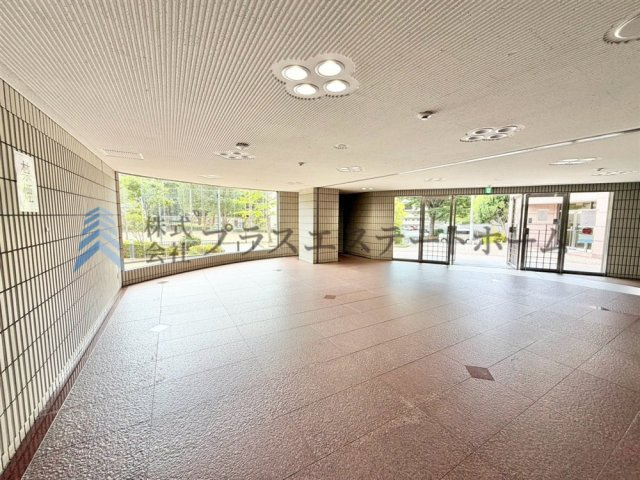 広々エントランスでお客様をお迎えします♪