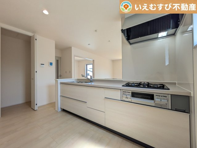 機能性収納性に溢れるキッチン　収納もたっぷり付いていてすっきり片付く！毎日楽しくお料理が出来そうです！