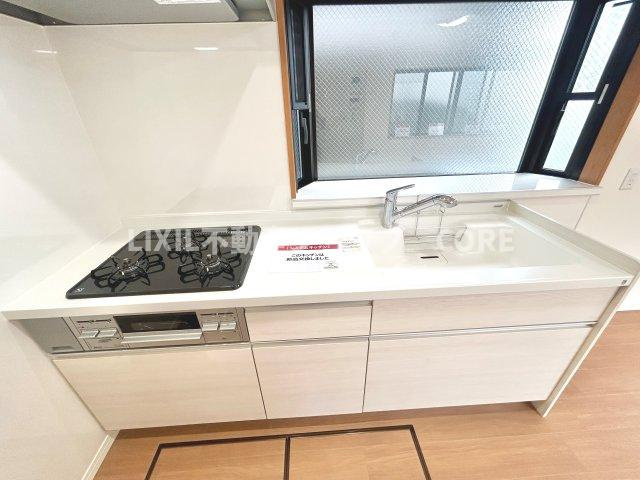 沢山の調理器具や調味料が収納でき、大きな流しもついてます　毎日のお料理が楽しみです。