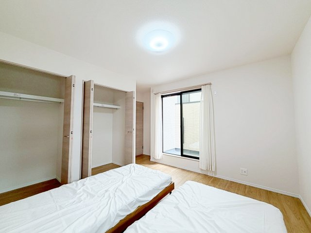 ◆気持ちの良い風が室内へ入り込む居室。家具を配置しても広々ご利用いただけます！！