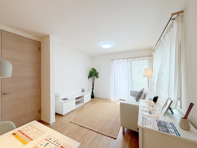 ◆リビングは一日中太陽の光が射し込みます。家族が集まる空間は、自然と笑顔が溢れます！
