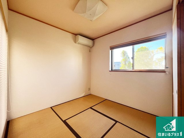一室あると便利な和室は客間としてだけでなく、小さなお子様のプレイルームや食後のくつろぎスペースとしてもご利用いただけます。