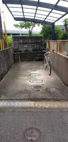 自動車1台駐車可能！（車種による）