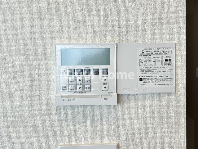 【床暖房】冬は足元から暖めてくれる床暖房はエアコンとは違って埃が舞いませんので健康にも良さそうですね。