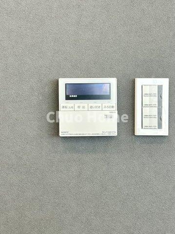 【給湯リモコン】外での一日を忘れさせてくれるオートバス機能でお好みの湯量・温度に調整された浴槽。