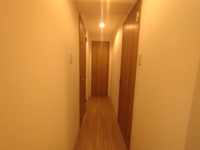 明るい色調の室内です