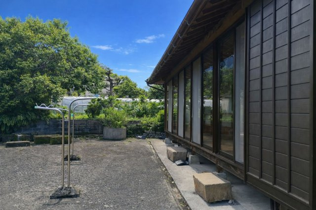 広々としたお庭！BBQはもちろん、犬と走り回ったりプールも出来ます！