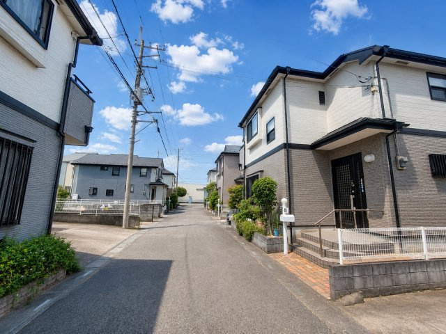 前面道路含む現地写真です