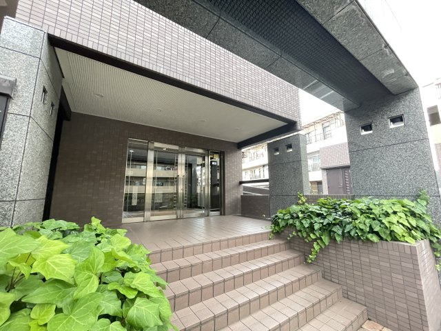マンションの顔でもある、高級感漂うエントランス。　