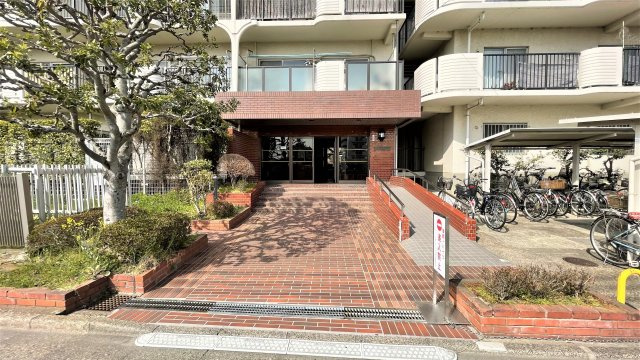 落ち着いたエントランスです
