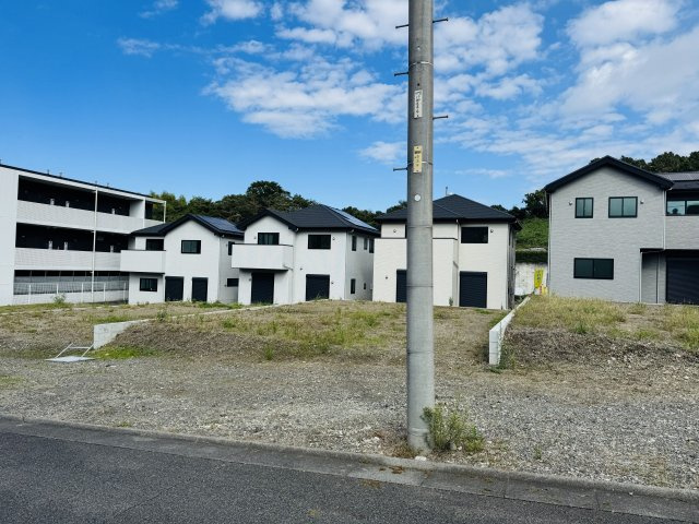 ～八王子みなみ野駅徒歩10分　南道路につき陽当たり良好　プラン広がる56坪超の整形地～