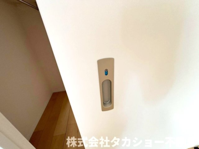 ウォークスルークローゼットには鍵がついております。