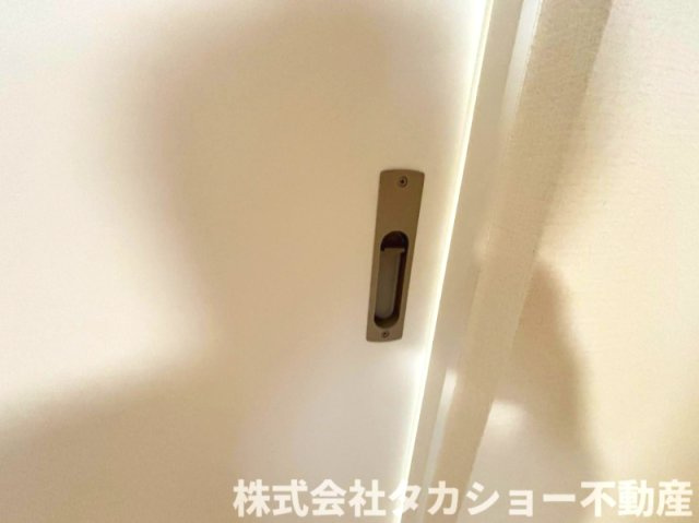 ウォークスルークローゼットには鍵がついております。
