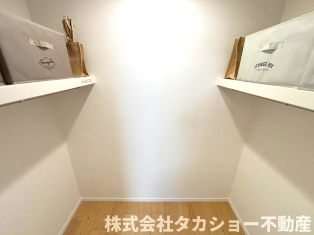 ウォークインクローゼットが御座います。