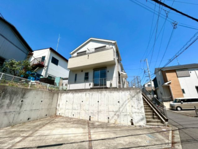 物件の詳細については、現地を見てわかること以外に、役所や法務局などで調べないとわからないことがあります。そのため、現地に行く場合は、もしこの物件を買ったらどのような生活ができるかをイメージしましょう。