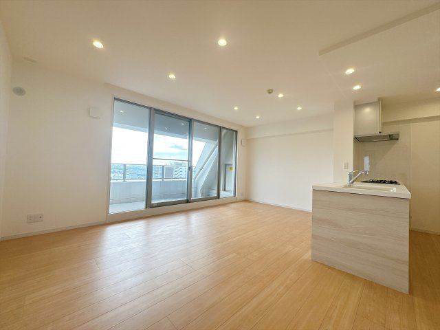 南向きで陽当たり良好。南東角部屋です