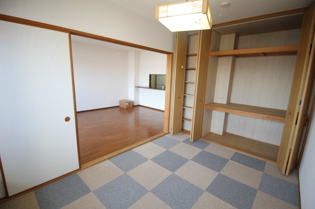 押入からクローゼットタイプに変更済みです。