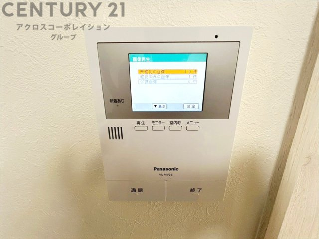 訪問者が来たときにテレビ画面で確認できるため、安心してドアを開けられます。録画機能があるものもあり、留守中に来訪者を記録しておくことができます。利便性が高く、セキュリティ面でも安心です。　