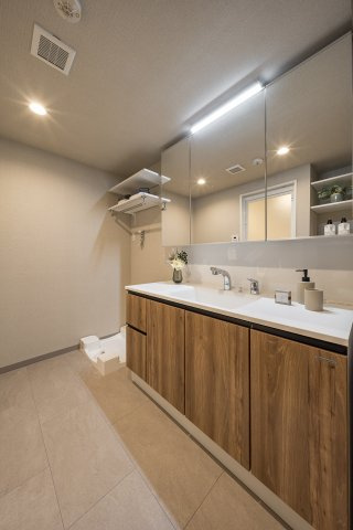 洗濯パンもお部屋内に設置されています。※家具・小物は付属しません