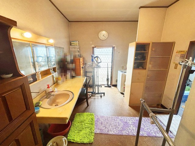 広々洗面脱衣！洗面台で座りながらスキンケアやドライヤーができるのは嬉しい♪