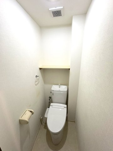 冬場のトイレをより快適に！温かい便座とシャワーで気持ちよく使える温水洗浄便座付トイレです。