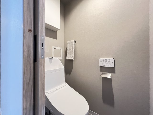 温水洗浄便座付きトイレ