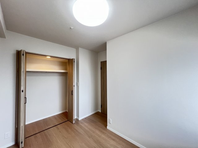 洋室4.7帖　クローゼット付き