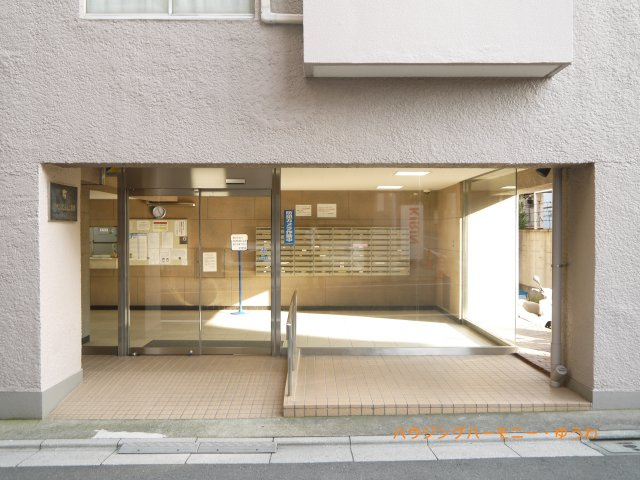 清廉とされたエントランスになっています。