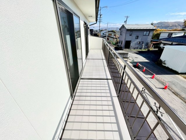 日当たり良好な広いバルコニー！洗濯物の出し入れなど楽々できちゃいます♪