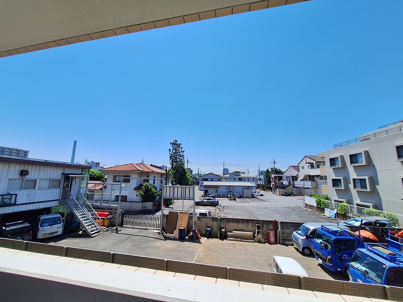 南側には建物が無いので視界が開けております。