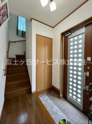二世帯用玄関　※AIイメージ（お荷物を消す加工済み）