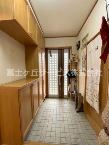 正面玄関　※AIイメージ（お荷物を消す加工済み）