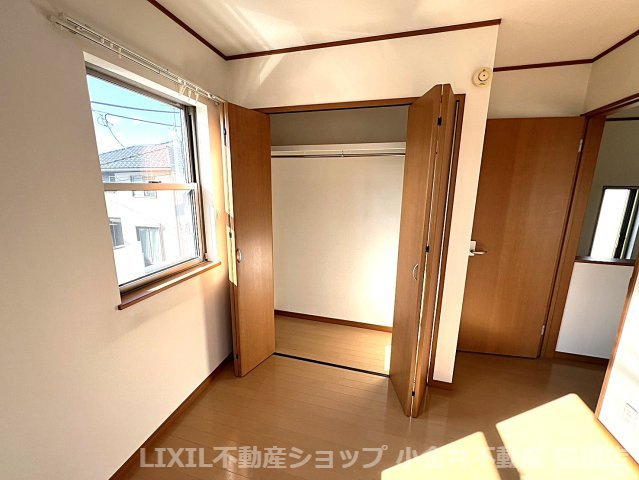 西側の洋室