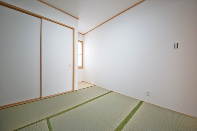 畳のお部屋であたたかい日にちょっとお昼寝を楽しむのもいいですね