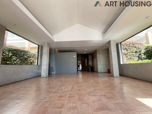 【プレヴィオ橋本のエントランス】