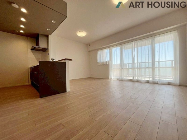 【プレヴィオ橋本のリビングダイニング】