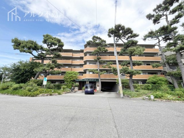 鉄筋コンクリート造陸屋根地下1階地上5階建