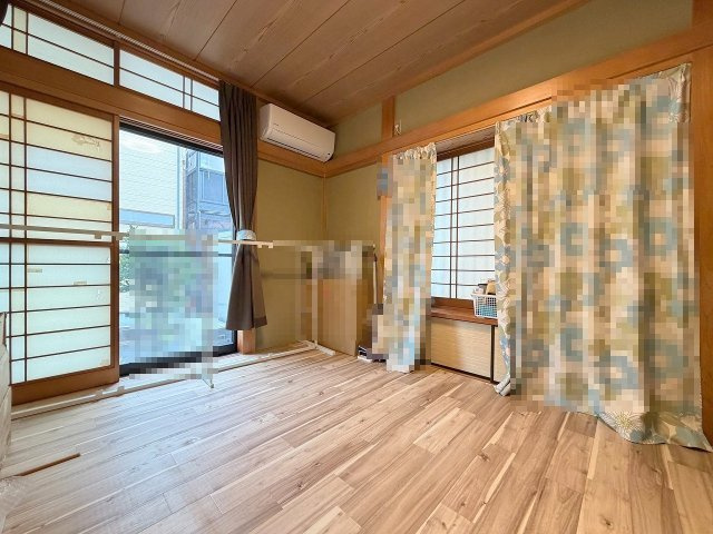 1階リビング横の和室です。現在はマットを敷いてます。