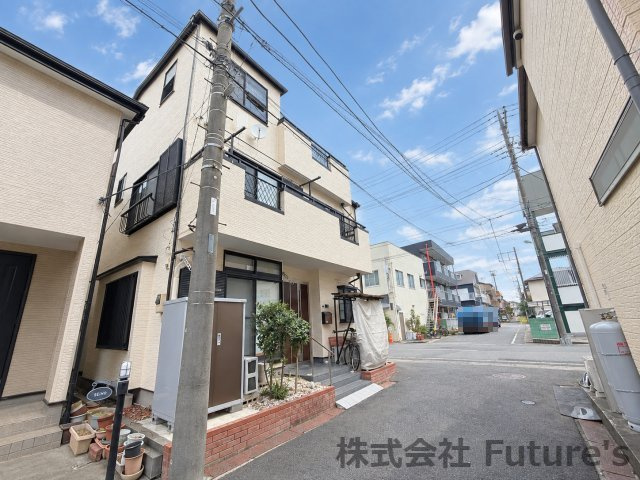 前面道路含む現地写真です。