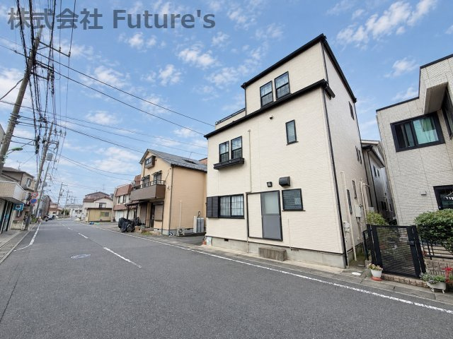 前面道路含む現地写真です。
