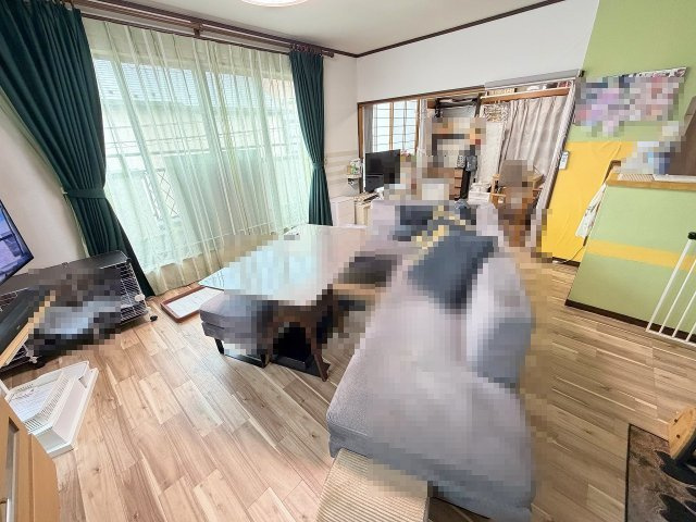 2階のリビング16帖。南向きに窓が広がり明るく開放的です。