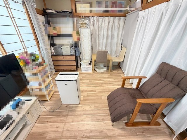 2階リビング横の和室です。現在はマットを敷いてます。