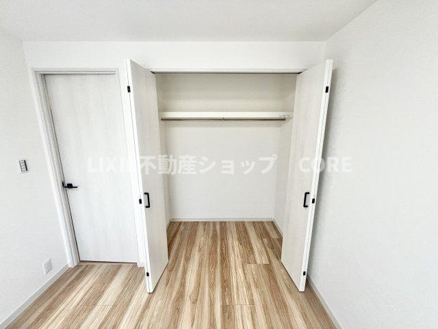 普段着やスーツはもちろんのこと、コート類などもしっかり掛けられます。