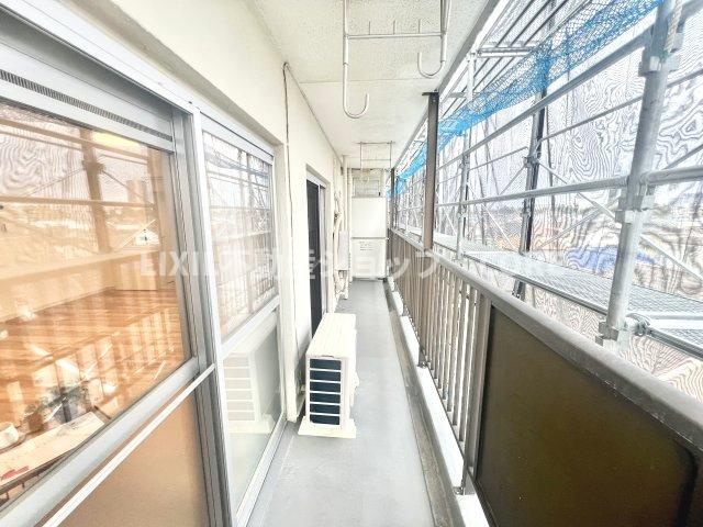 南東に大きく面したバルコニーは太陽の温かな温もりをめいいっぱい受け止めてくれます。
