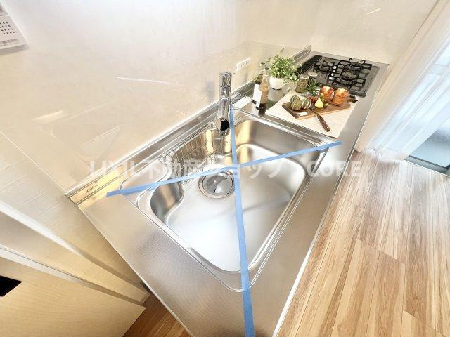 クリアな水が毎日使え、見た目にもスマートな浄水器一体型。人気の商品です。