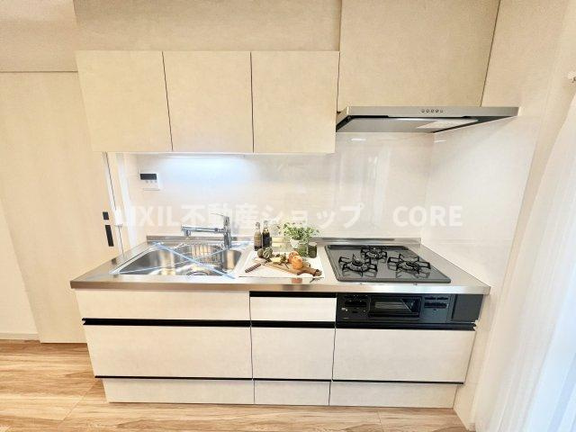 最新のシステムキッチンに新規交換済です。新品のキッチンなのは嬉しいですね。